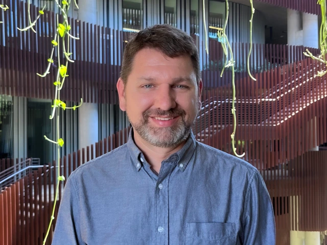 Aaron Lien Headshoot